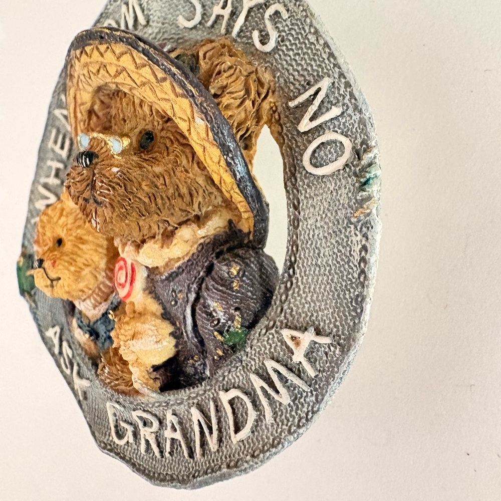 Vintage cute Grandma Bear Brooch with Hat and Glasses - Picture 3 of 5